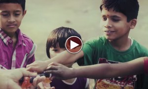 क्या आपका बचपन 1990 के दौरान गुज़रा है? यह वीडियो आपको इतनी सारी अलग -अलग तरह की फीलिंग्स दे देगा की आप शायद रो पड़ेंगे 