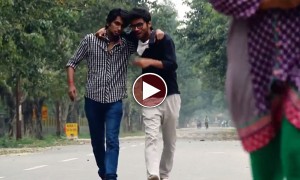 सड़क पर जा रही लड़की के साथ इन लड़कों ने जो किया वह देखकर आपके होश उड़ जाएंगे 