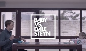 दिखिए जब दुनिया के सबसे तेज़ गेंदबाज ने भी मान ली डेढ़ साल के बच्चे से हार