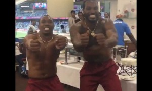 भारत से जीत के बाद देखिये कैसे क्रिस गेल और ब्रावो ने शर्ट उतार कर मनाया जीत का जश्न