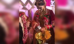 रोटी का नहीं पता पर उस बेलन का उपयोग पिटाई के लिए ज़रूर हो सकता है