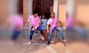 इस बार होली पर ऐसे ही झूम कर नाचिये आप भी