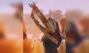 होली पर रंगीन नज़ारा देखिये