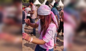 इस होली झूम उठिये आप भी बिलकुल इनकी तरह