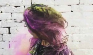 होली के रंग में भंग जाइये आप भी.. होली है!