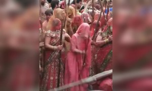 होली खेलने का एक अनोखा अंदाज़