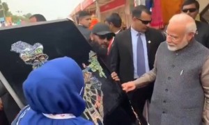 धरती सुनहरी अम्बर नीला ऐसा देश है मेरा