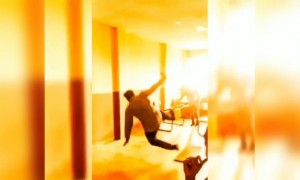 इसने सोचा होगा करतब करके दिखायेगा, और करतब पड़ गया इसपर भारी