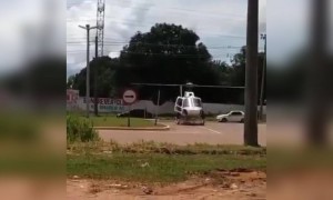 हेलीकाप्टर और गाडी के बिच हुई भयानक टक्कर