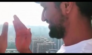 विक्की कौशल भी निकले अपने बालकनी में और बजायी ताली