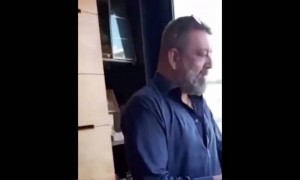 संजय दत्त ने बजायी थाली