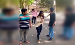 लोग इसको क्या बेवफूफ बनाते ये तो खुद सवा शेर निकला