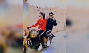 आपने कभी किसी लड़की को ऐसे बुलेट चलते देखा है?