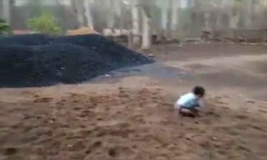 फ्लिप सीखने का सबसे बेस्ट तरीका होता है रेत के ऊपर