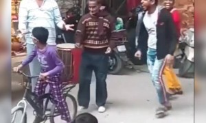 नाचने में ऐसा भी लीन ना हो जाइये के सड़क पर ध्यान ना हो