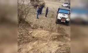 जीप को सीधा पहाड़ पर चढ़ा डाला