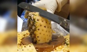 ये वीडियो देख कर आप पाइनएप्पल काटना अच्छे से सिख जायेंगे