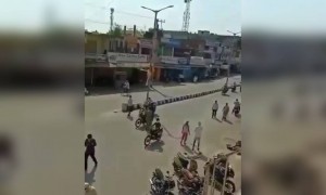 ये तो डंडा ले कर चल दिया