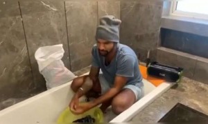 घर में शिखर धवन भी बीवी के गुलाम है