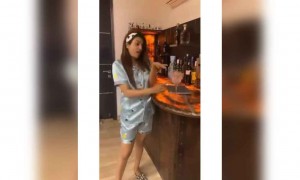 खिड़की पे आऊं ना, बाहर ना आऊं!