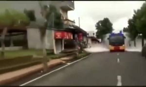 दमकल के गाड़ियों से सेनिटाइस हो रहा शहर