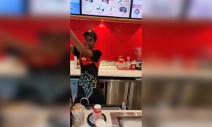 अनोखे तरीके से बना आइस क्रीम