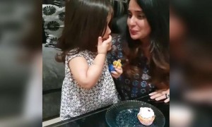 क्यूट सी बच्ची का क्यूट सा वीडियो