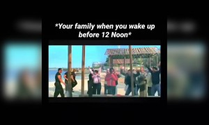 घर में रह रह कर बाप बेटी बहुत बोर हो जा रहे है