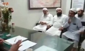 पुलिस दे रही है सबको वार्निंग के वह बहार ना निकले