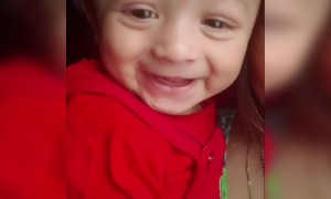 देखिये इस क्यूट बच्चे की मुस्कान