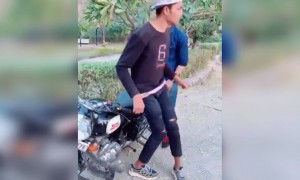 इसे कहते है मौके पे चौका मारना