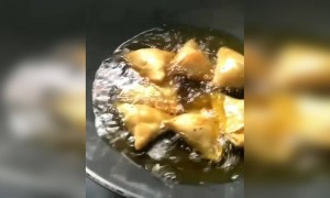 घर में बनाइये गरम गरम समोसे और खाये