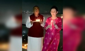 अच्छा ये अंबानी जी आरती क्यों कर रहे है मगर?