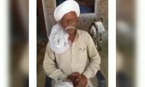 घर से निकलते ही, चाचा कुछ दूर चलते है