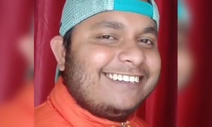 पुलिस तो प्रसाद दे ही रही है बाहर में