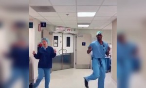 दुनिया भर में डॉक्टर अपने मनोरंजन के लिए कर रहे है डांस