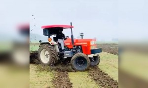 ट्रैक्टर से क्या ज़ोरदार स्टंट किया इसने