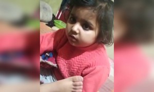 कितनी प्यारी बच्ची है ये