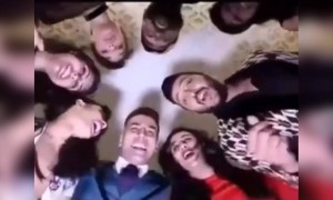 सामने ये कौन आया दिल में हुई हलचल