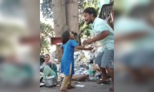 ज़िन्दगी में लोगों को इनके तरह खुश रहने की ज़रूरत है