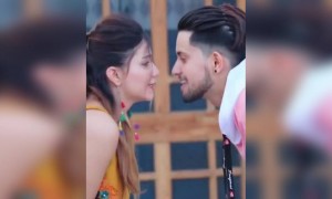 एक प्यारा सा रोमांटिक वीडियो कपल्स के लिए