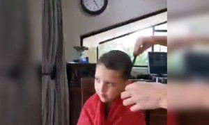 लॉक डाउन में सब घर पर ही बाल काट रहे है