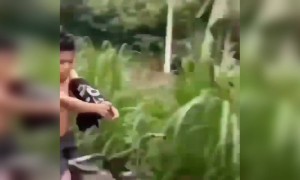 बेचारा ऑलमोस्ट पेहेन ही लिया था टी शर्ट इसने