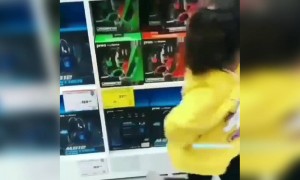 कितनी प्यारी सी बच्ची है यह