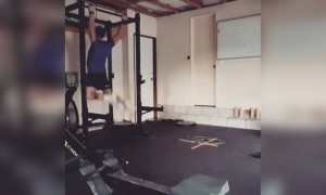 घर में करे एक्सरसाइज और रहे इसकी तरह फिट