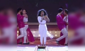 नेहा कक्कर का ये म्यूजिक परफॉरमेंस देखिये