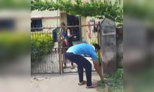 झाड़ू लगाने लग गया ये