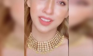 चेहरे से अब तेरे थकती नहीं अँखियाँ