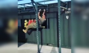 कितना ताकत है इस आदमी के हाथों मैं