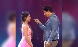 शाहरुख ने किया अपने फैन के साथ डांस